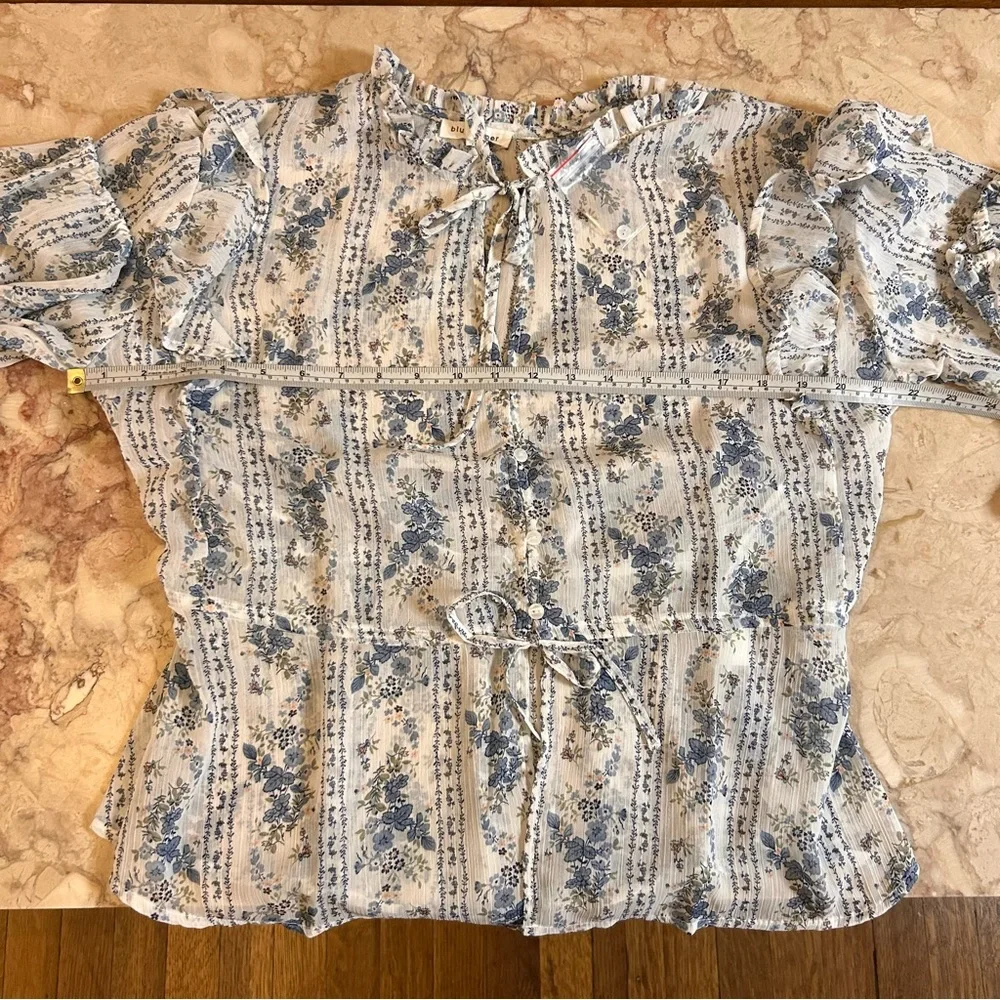 NEW Blu Pepper Blue White Floral Peasant Blouse Ruffle Detail Size Medium